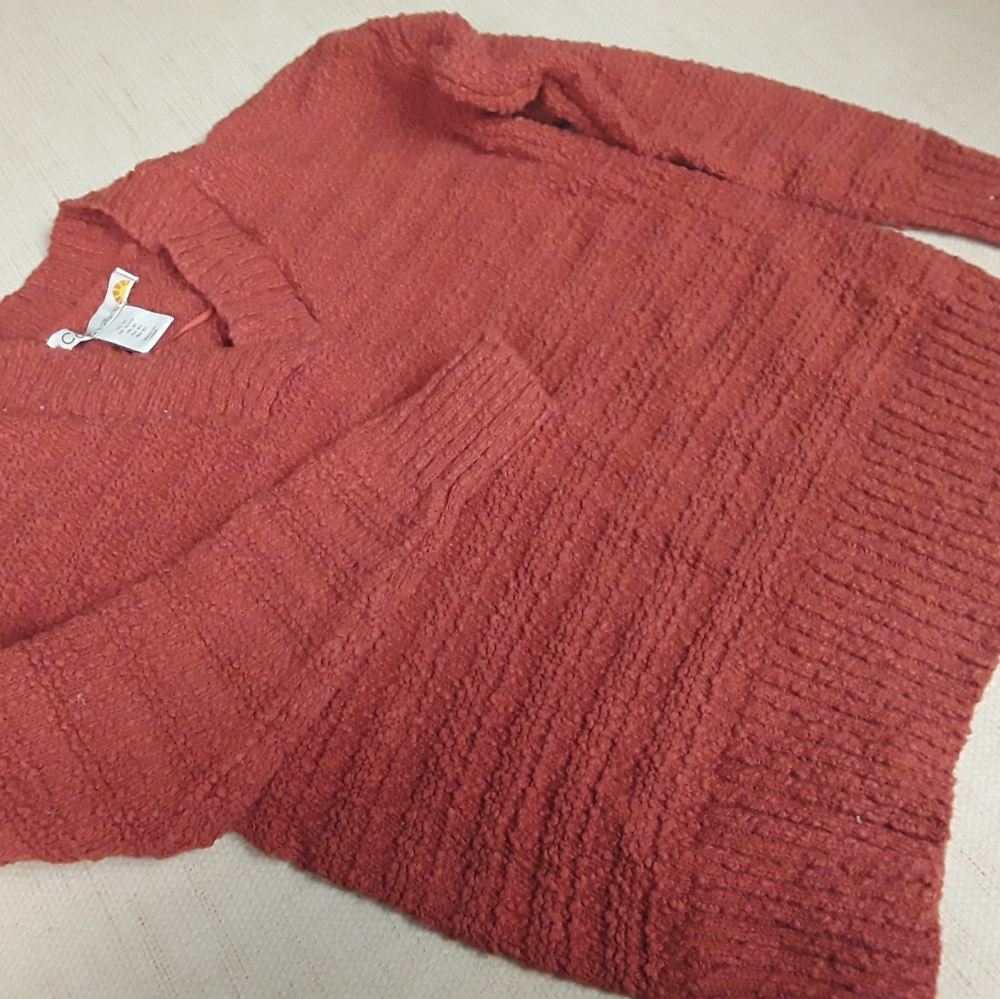 C And C Orange Rust Sweater Xs - image 1